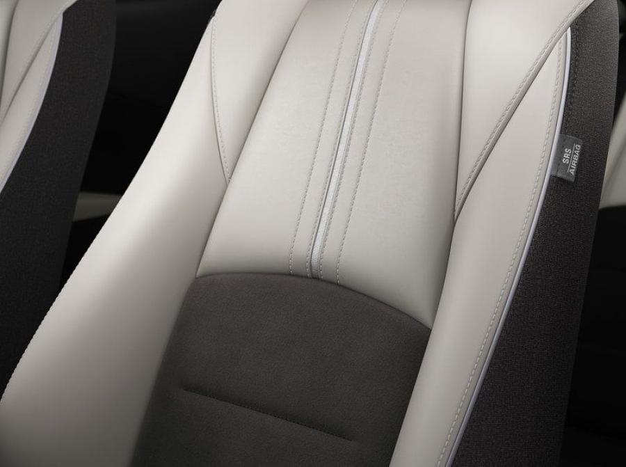Детали интерьера Mazda2 White Comfort 2020 года  (JP) (фото 5 из 7)